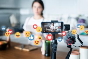 Vlogger live streaming marketing on social media